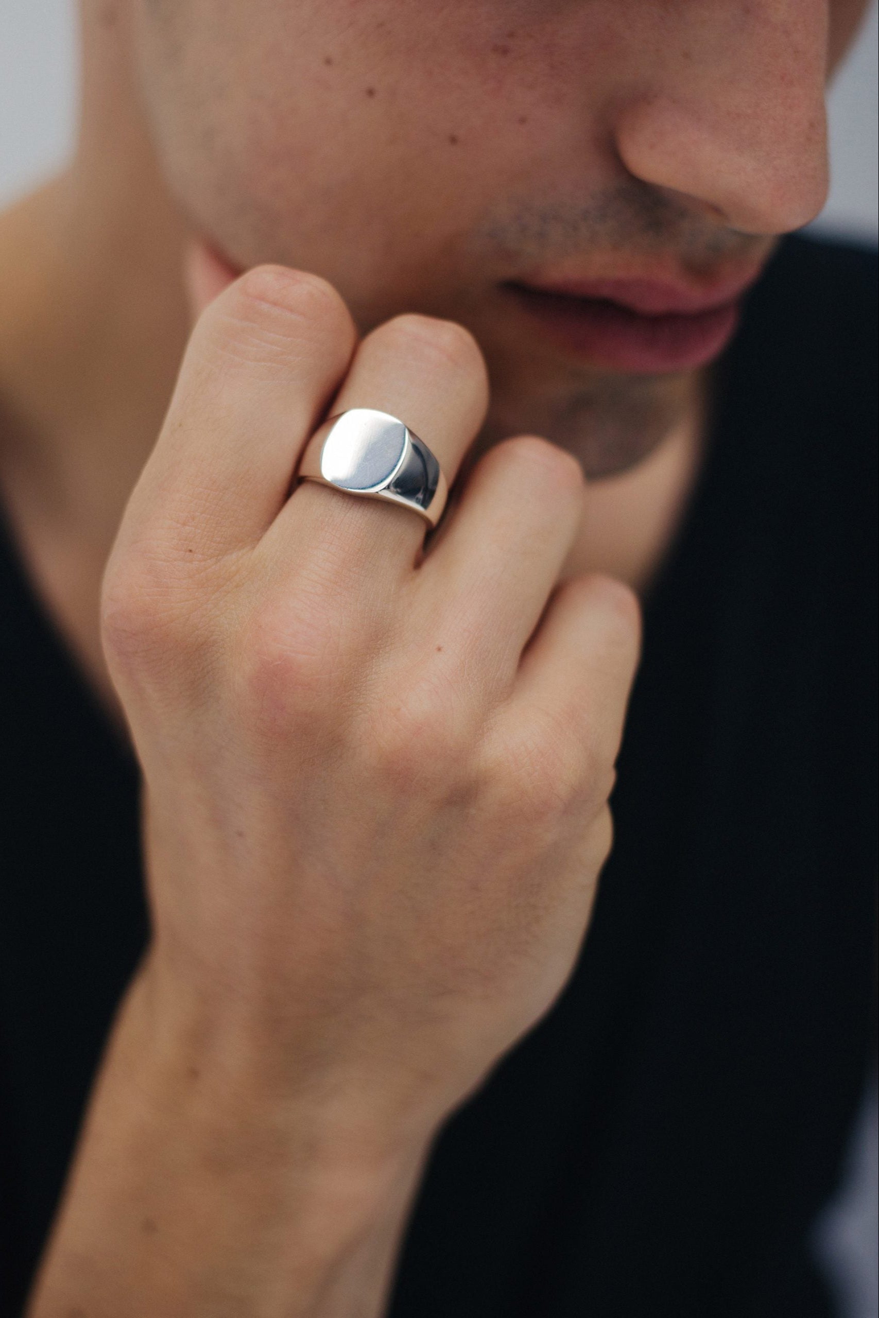 アクセサリー Pyramid Studs Oval Signet Ring Size: #11 Oval SIGNET Ring – Saskia Diez