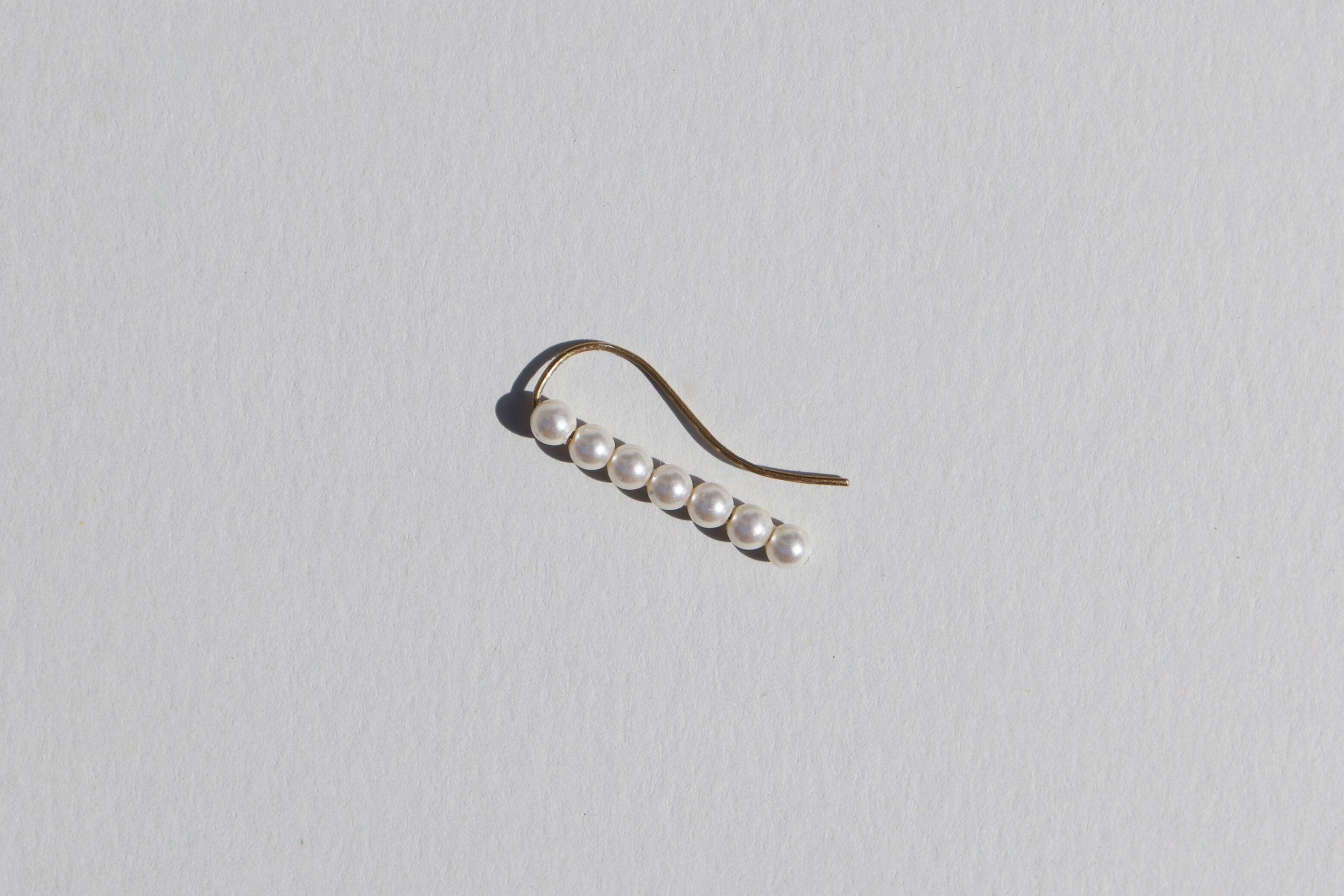 7 PEARL BARBELLE Earring