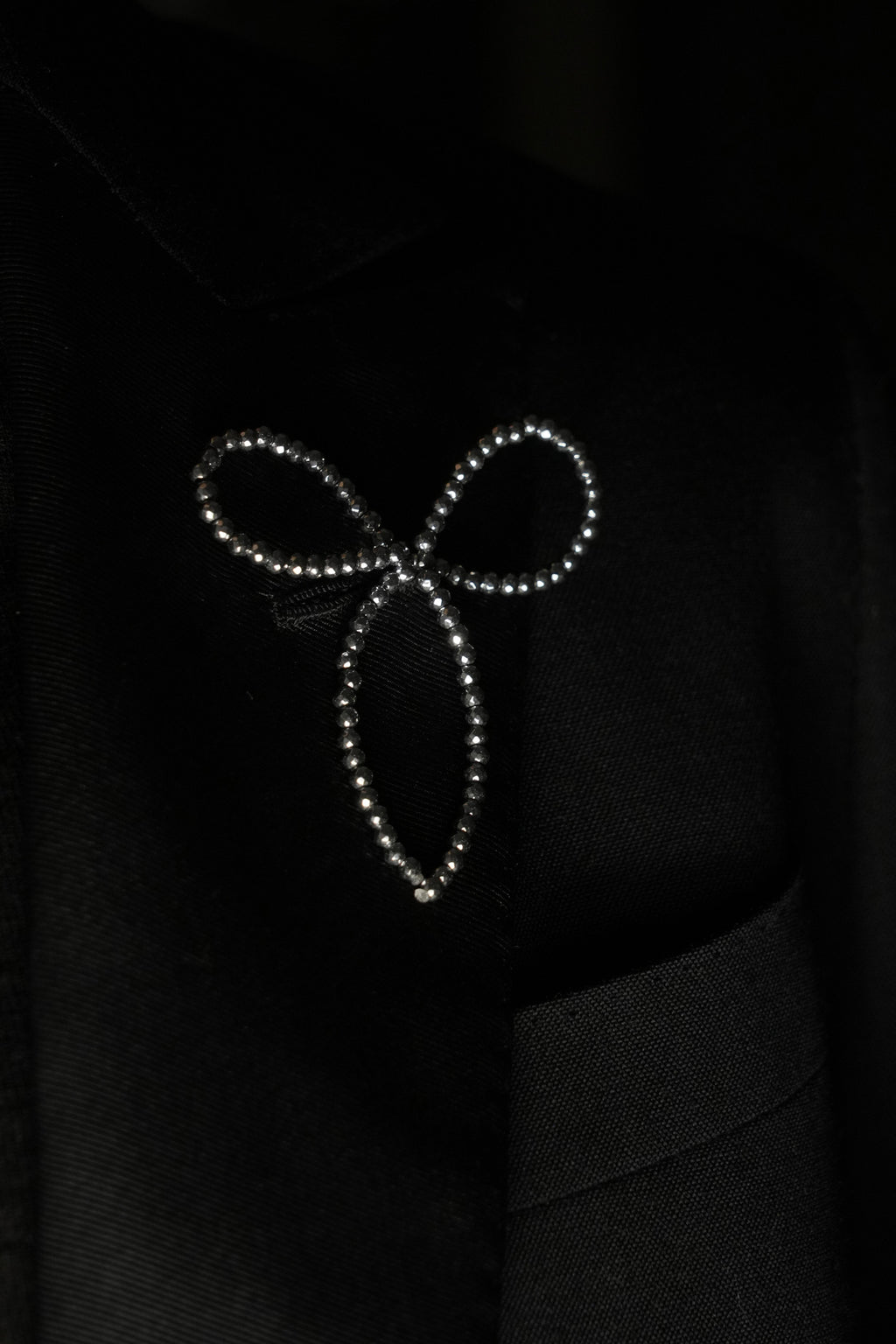 SPARKLING Bow Brooch