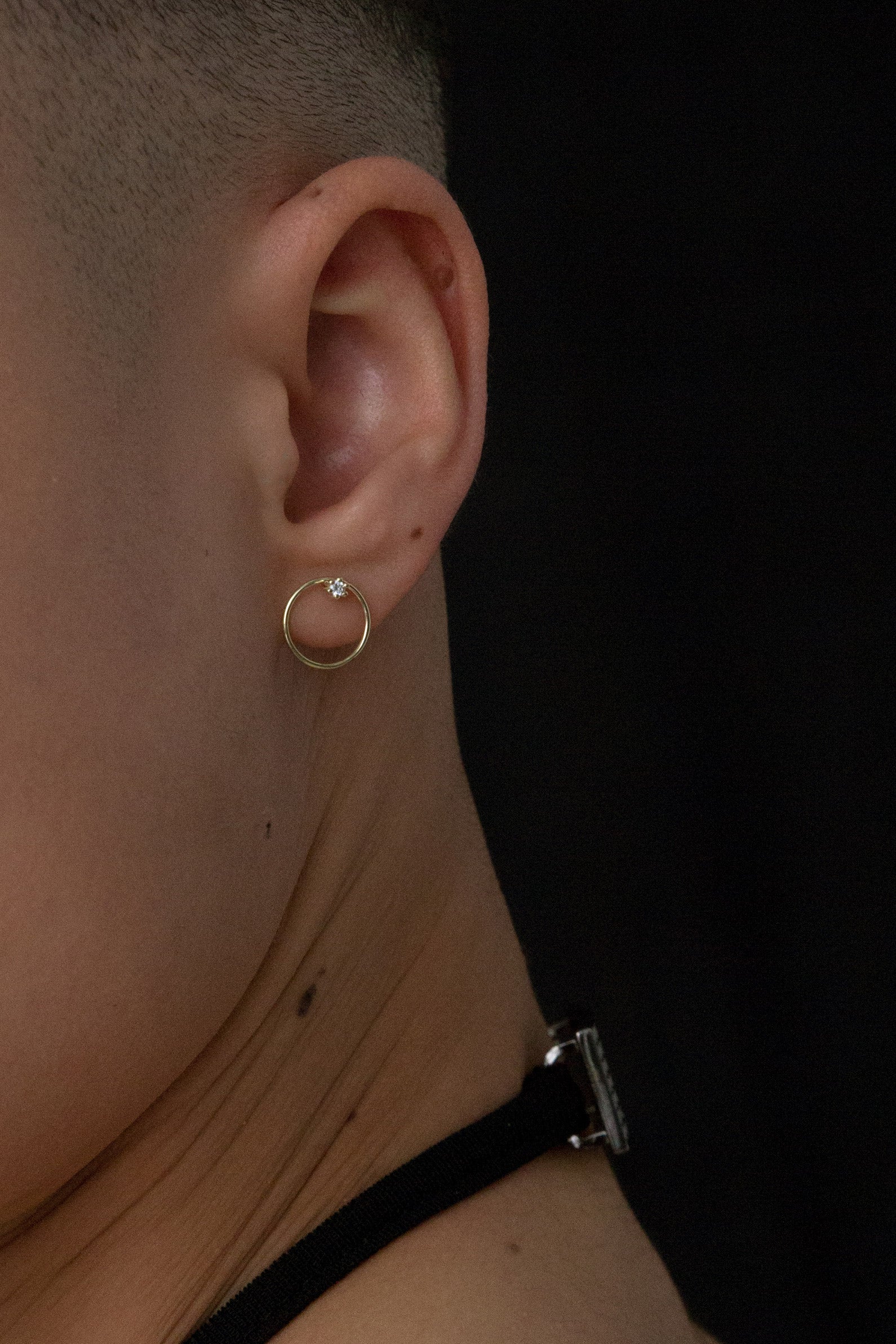WIRE SOLITAIRE Circle Earstud No1