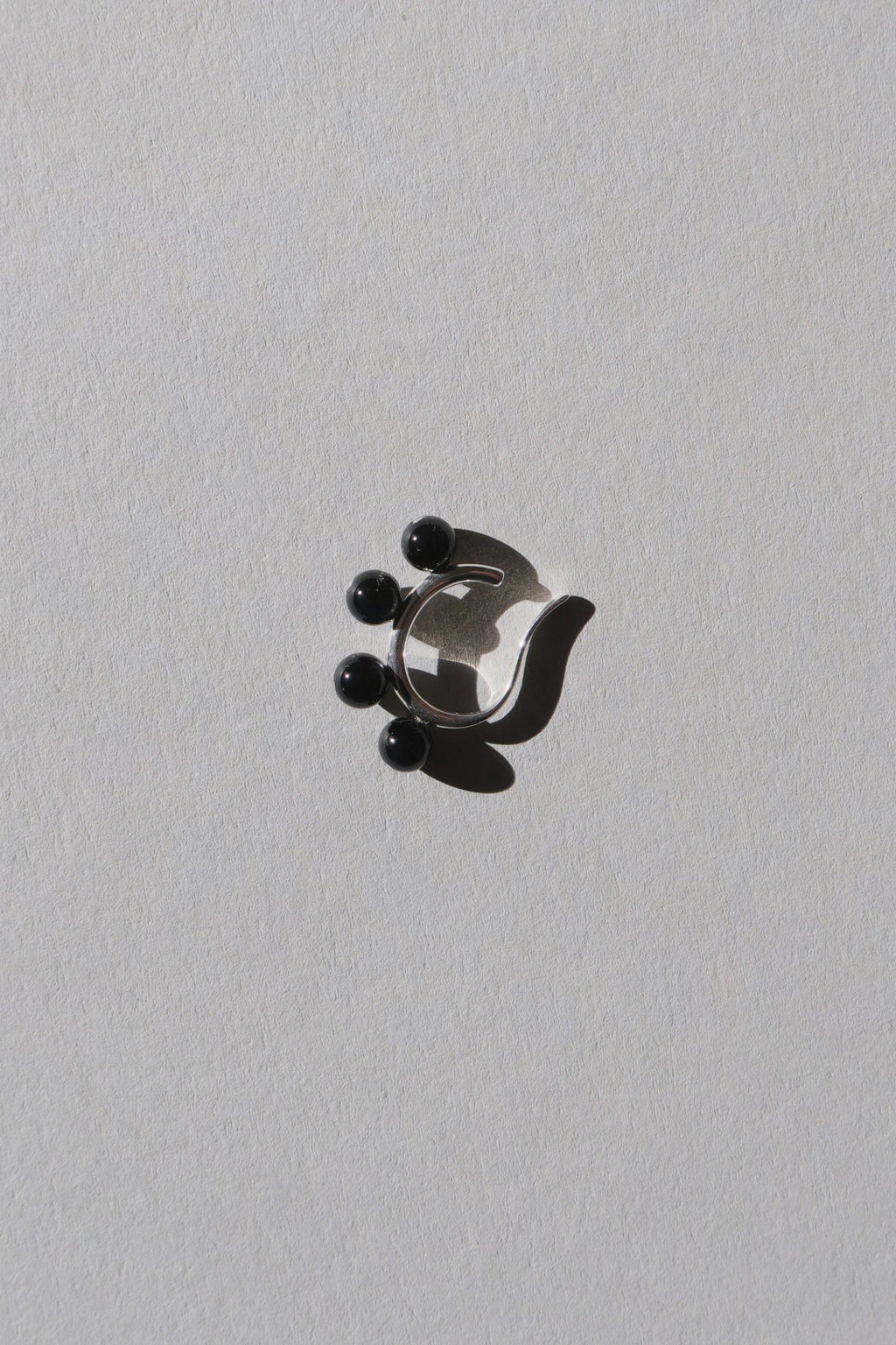 DARK SEASON Ear Cuff