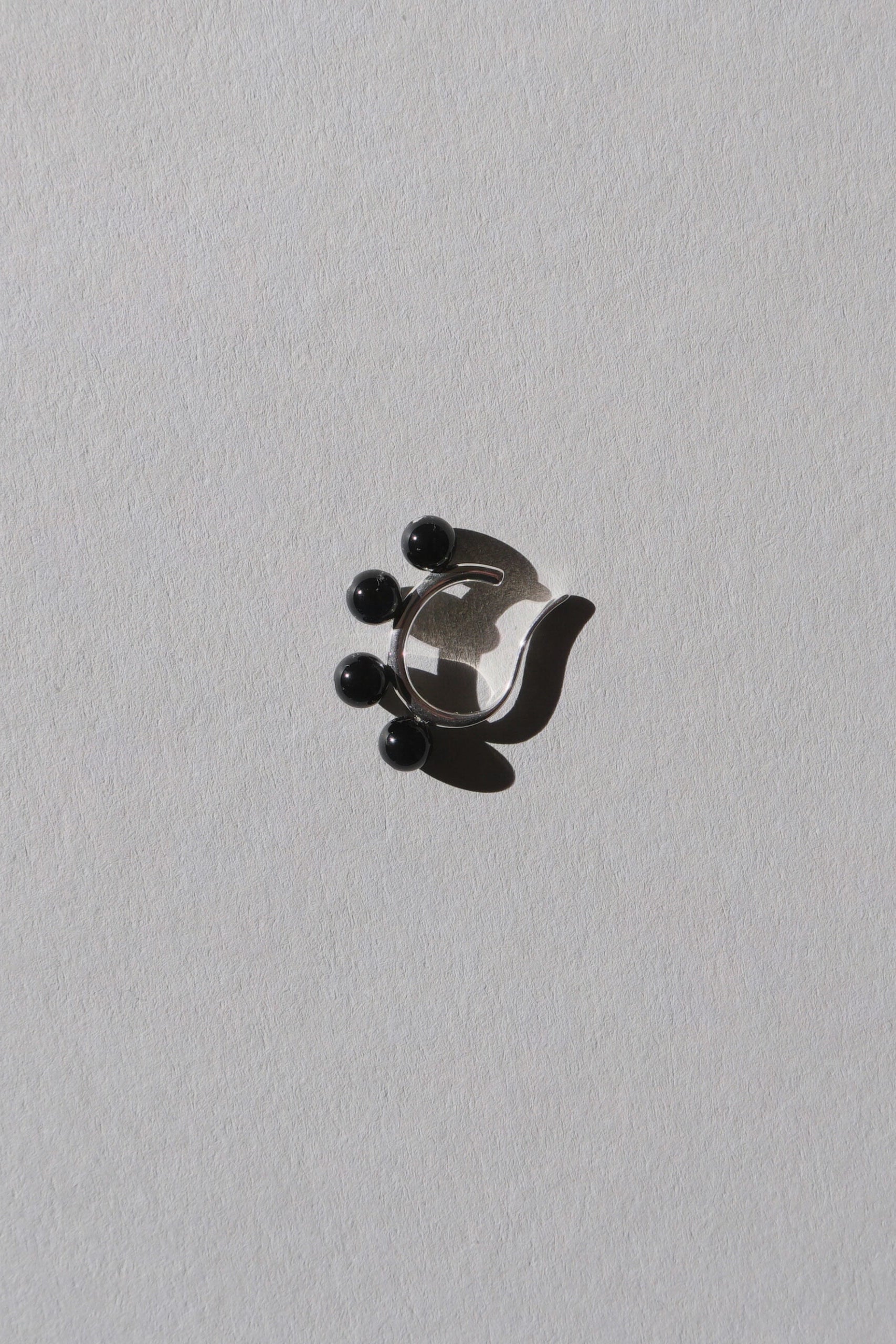 DARK SEASON Ear Cuff