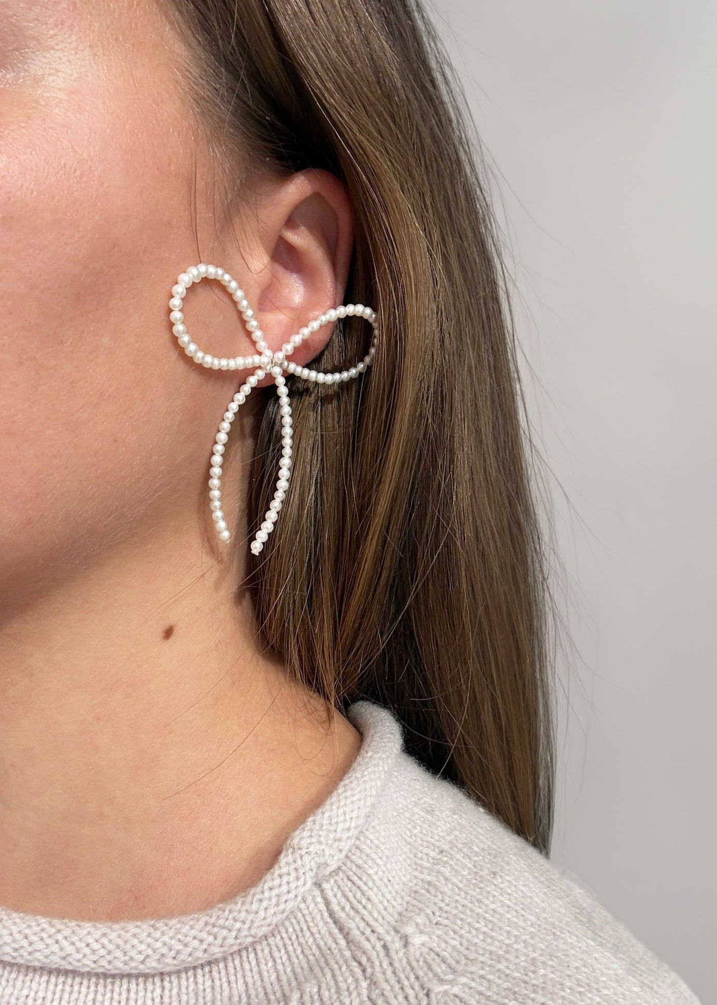Big PEARL Bow Stud