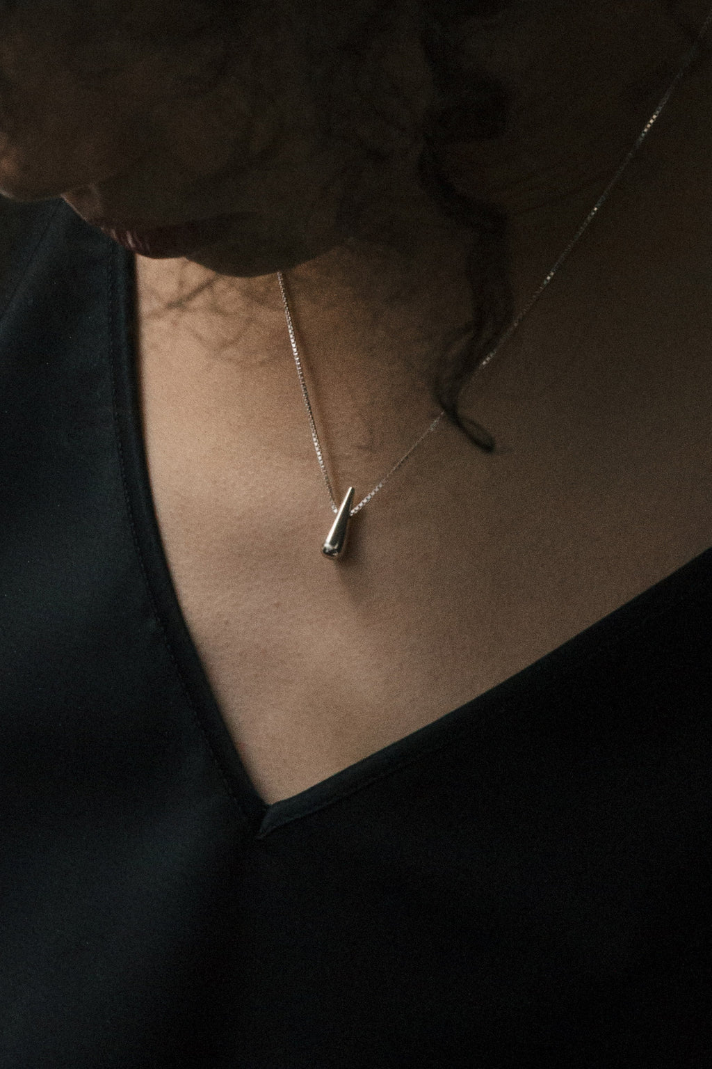 Short TEARDROP Necklace