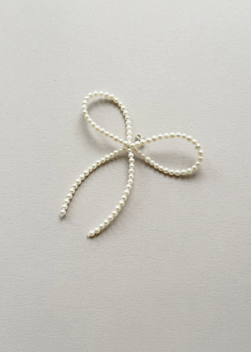 Big PEARL Bow Stud
