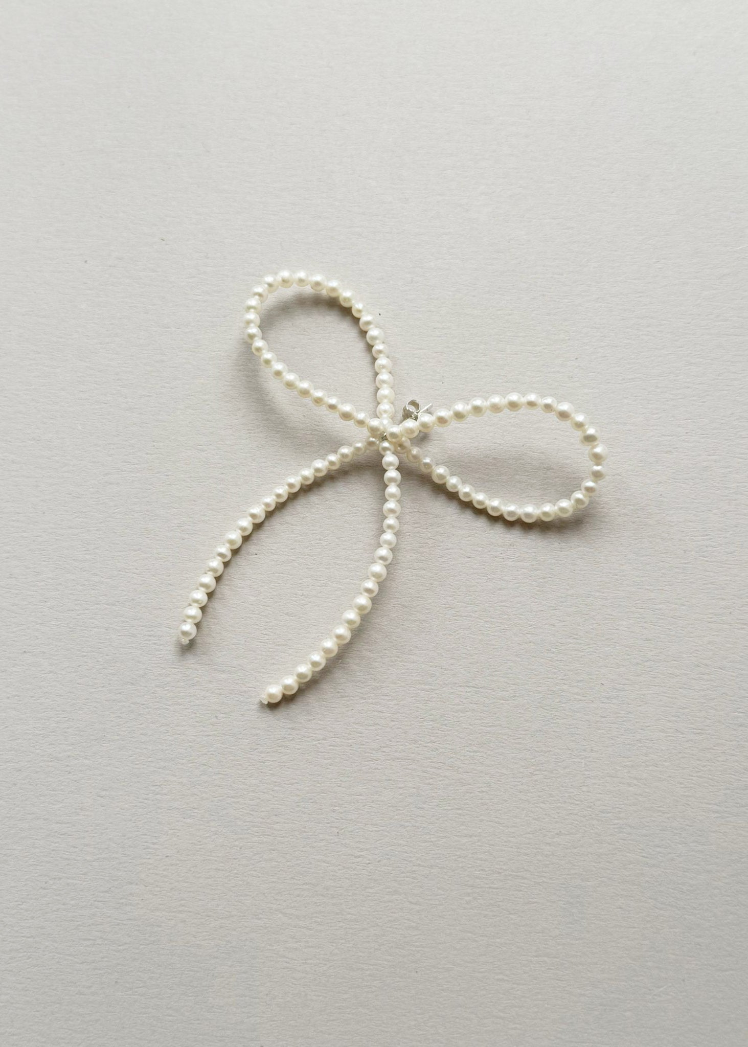 Big PEARL Bow Stud