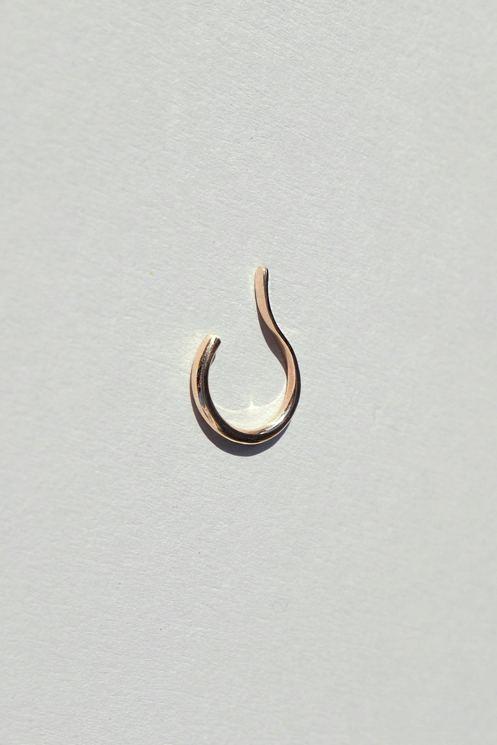 WIRE BOLD Ear Cuff