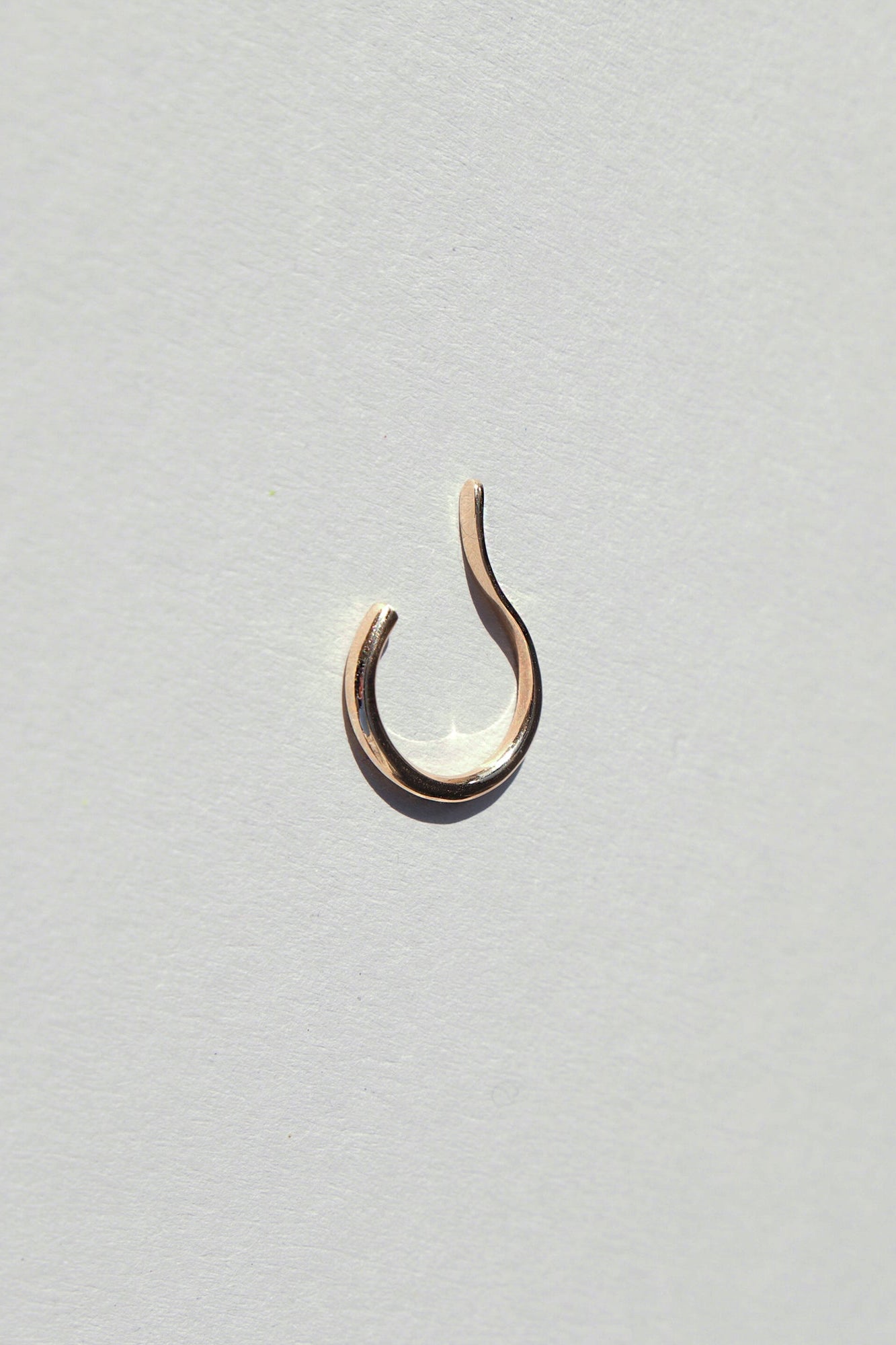 WIRE BOLD Ear Cuff