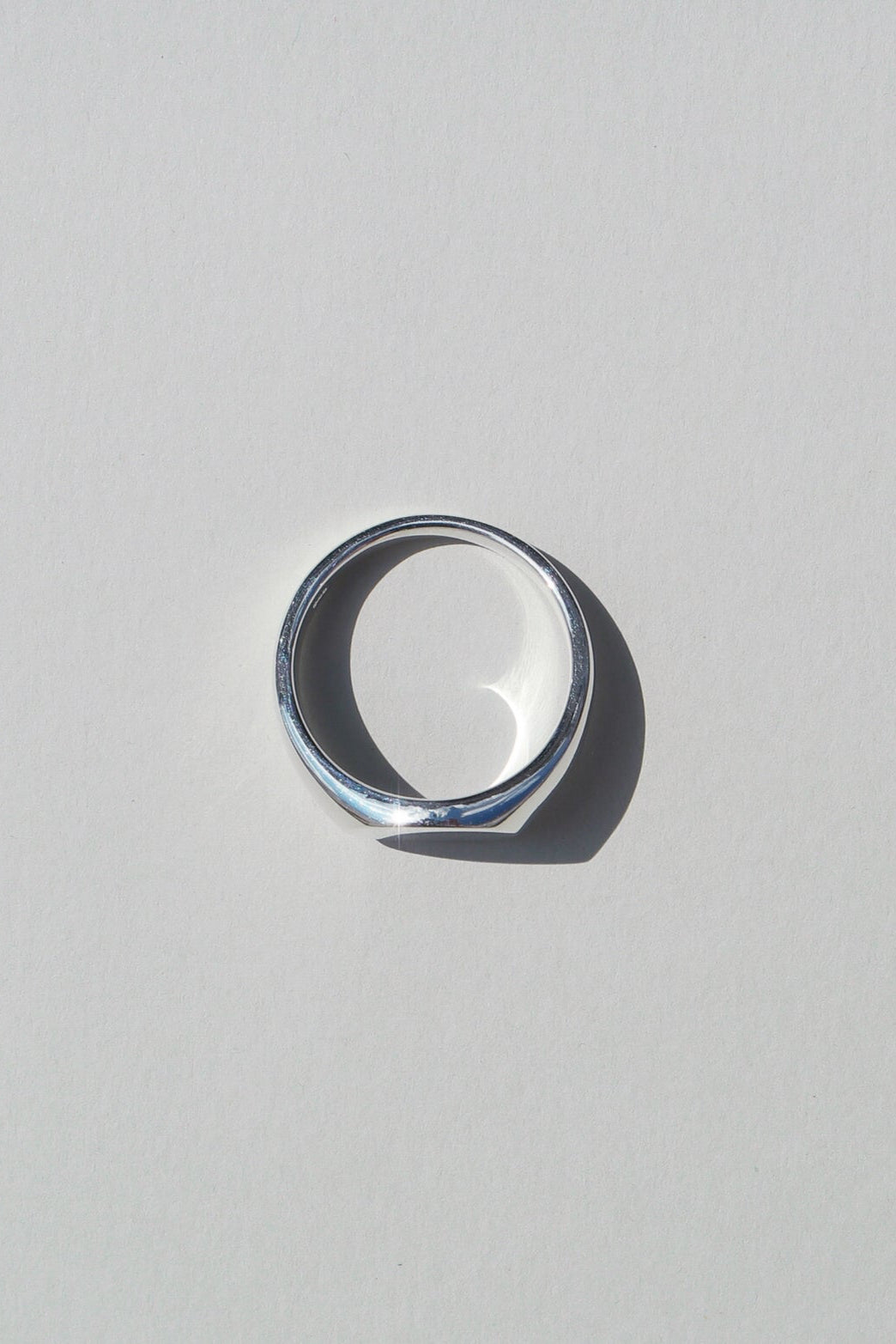 アクセサリー Pyramid Studs Oval Signet Ring Size: #11 Oval SIGNET Ring – Saskia Diez
