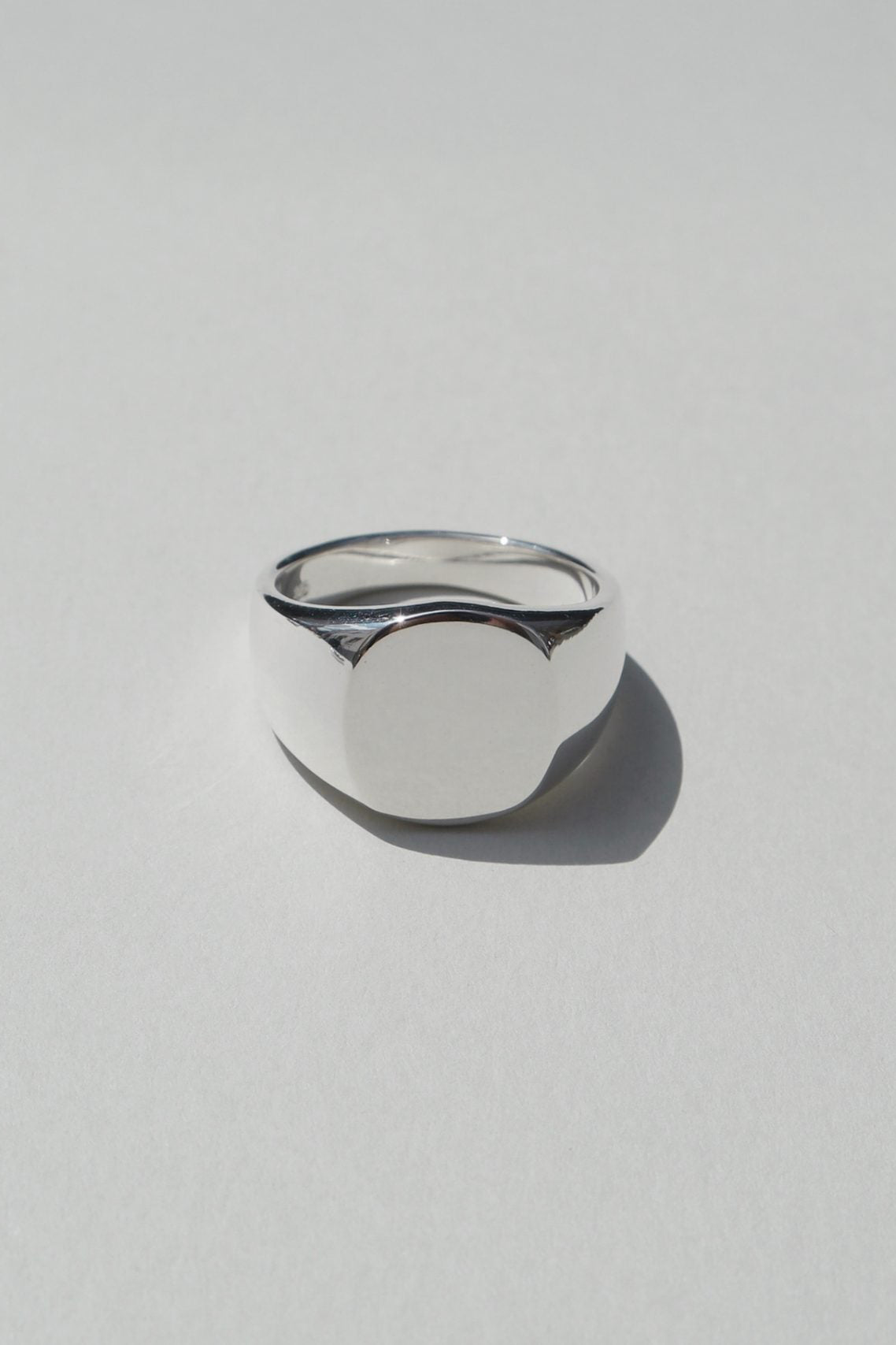 Oval SIGNET Ring – Saskia Diez