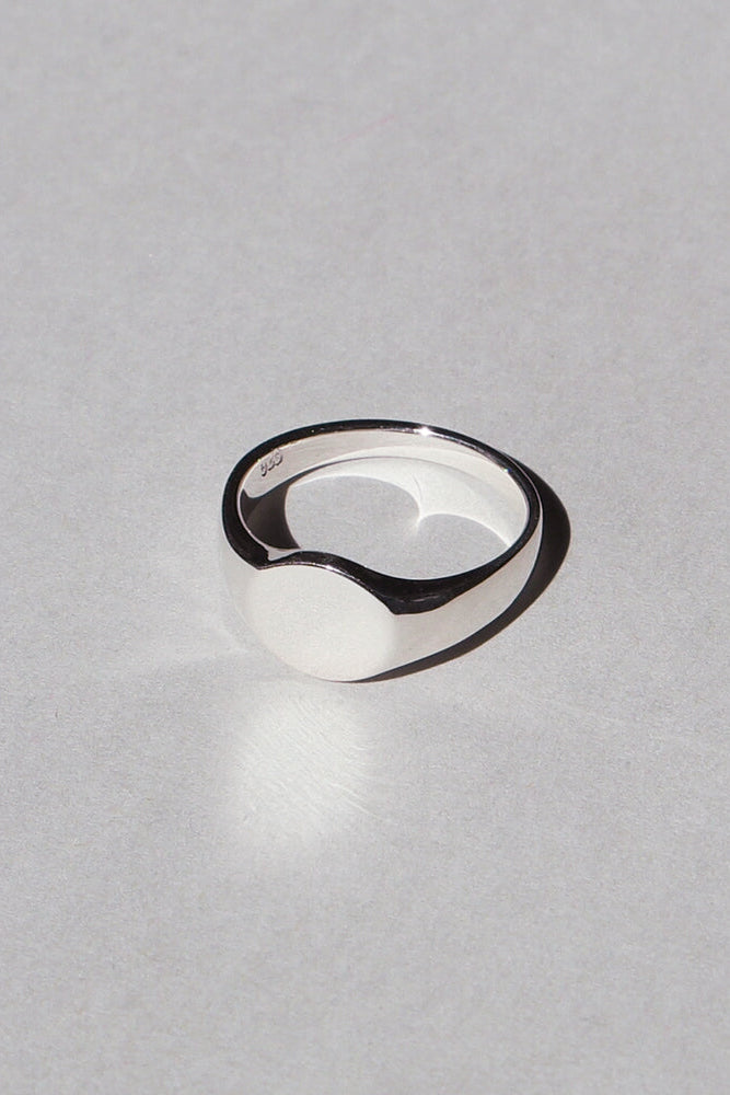Round SIGNET Ring