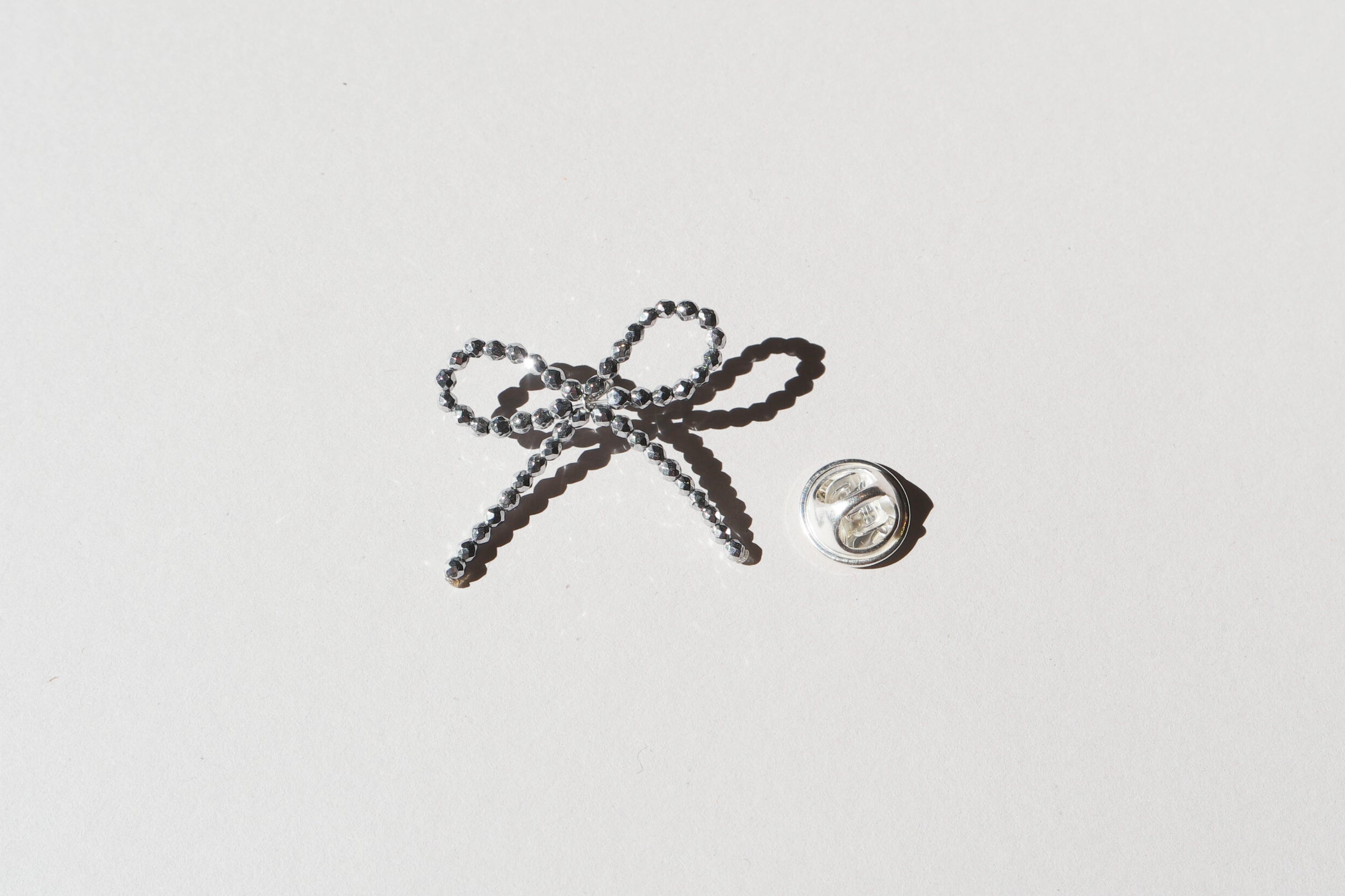 SPARKLING Bow Brooch