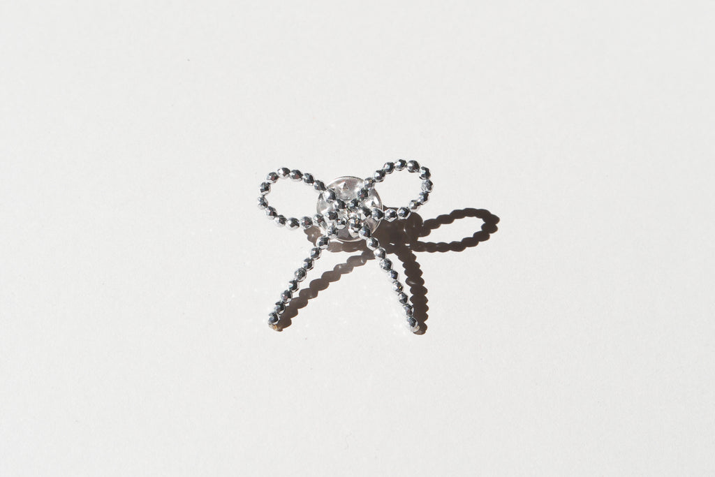 SPARKLING Bow Brooch