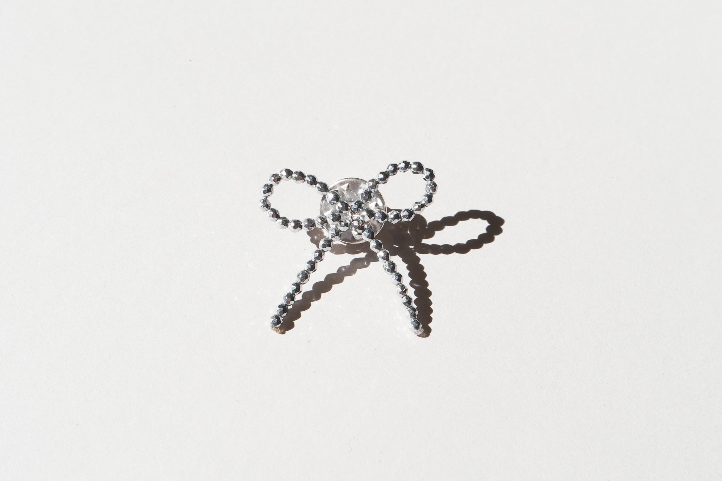 SPARKLING Bow Brooch
