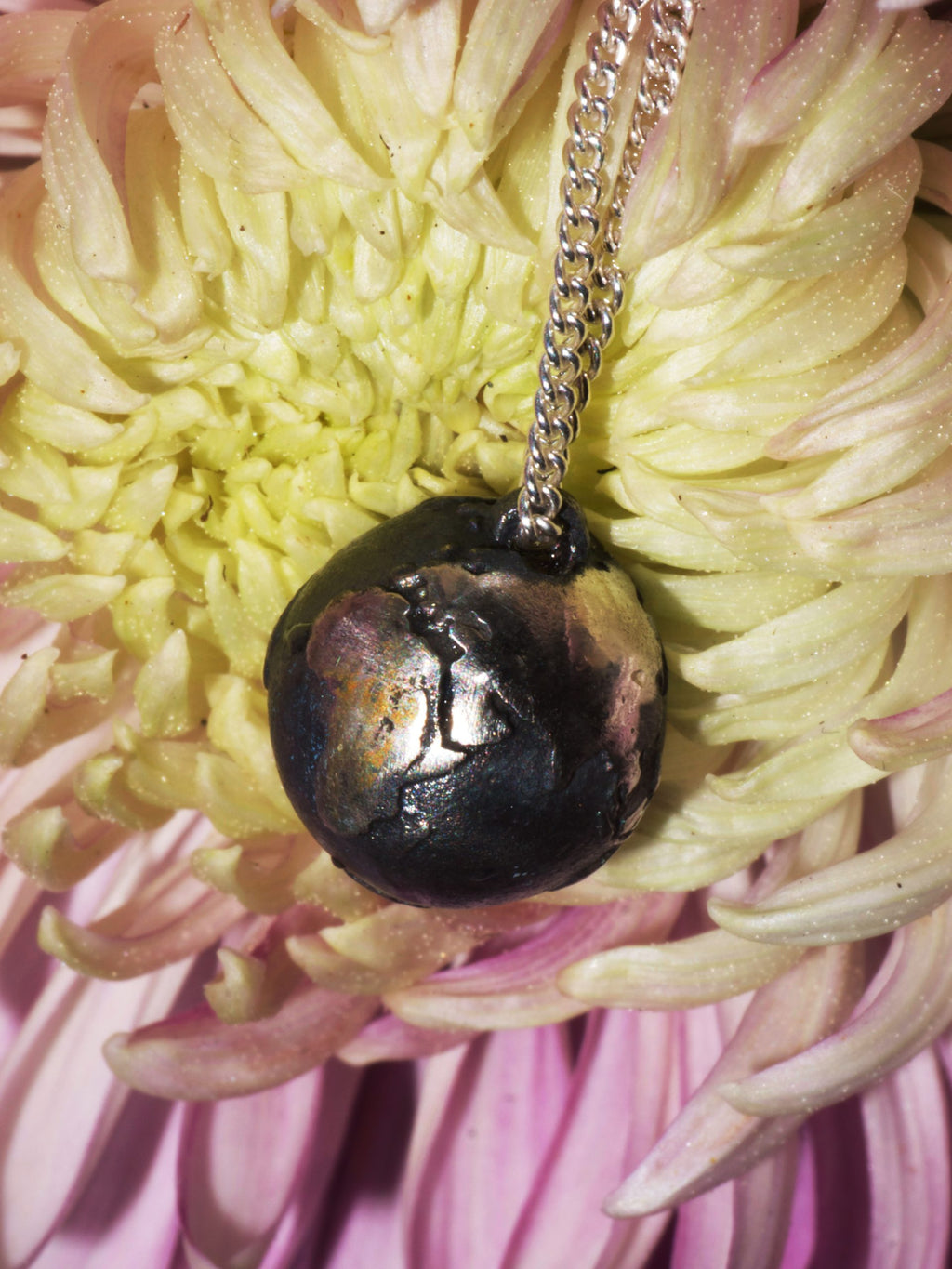 Fine WORLD Necklace